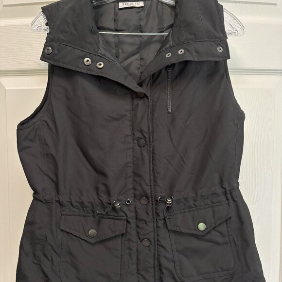 Teezher Jackets & Blazers - Black Puffy Women's Vest.  Size Medium Petite by Teezher
